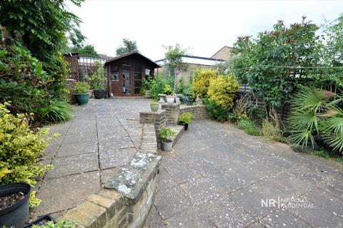 26 Angus Close, Chessington, KT9 2BP