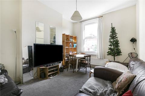 4 bedroom apartment to rent, Byrne Road, London, SW12