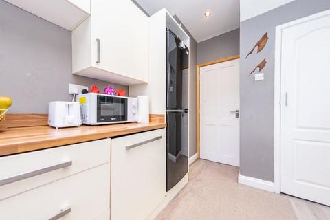 3 bedroom end of terrace house for sale, Aberfield Drive, Leeds