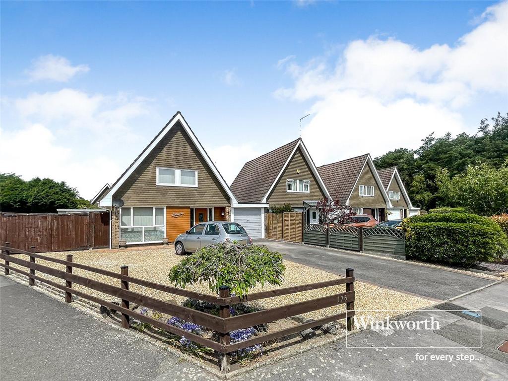 West Moors, Ferndown BH22 3 bed detached house for sale £550,000