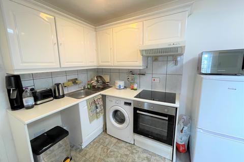 1 bedroom flat to rent, Evershot Road, Finsbury Park, N4