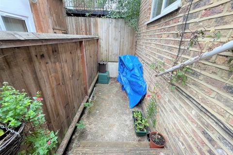 1 bedroom flat to rent, Evershot Road, Finsbury Park, N4