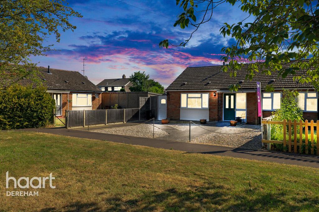 Pound Green Close, Shipdham 2 bed semidetached bungalow for sale £