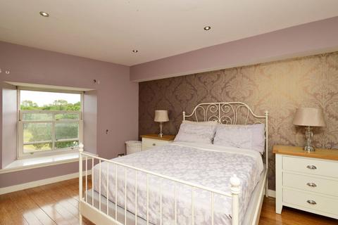 17/34 Johns Place, Edinburgh, EH6 7EN