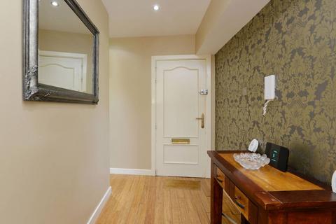 17/34 Johns Place, Edinburgh, EH6 7EN