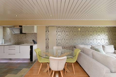 17/34 Johns Place, Edinburgh, EH6 7EN