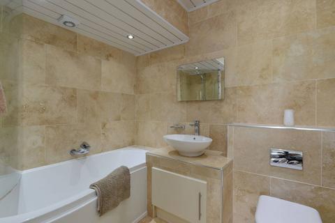 17/34 Johns Place, Edinburgh, EH6 7EN