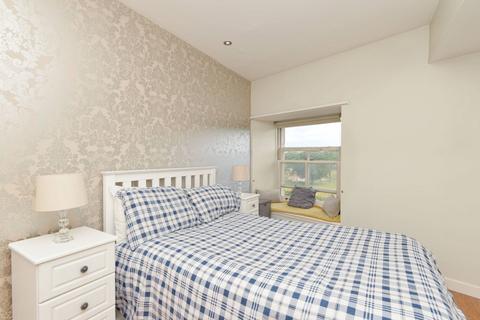 17/34 Johns Place, Edinburgh, EH6 7EN