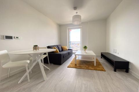 1 bedroom flat to rent - Hayes Village, Farine Avenue UB3