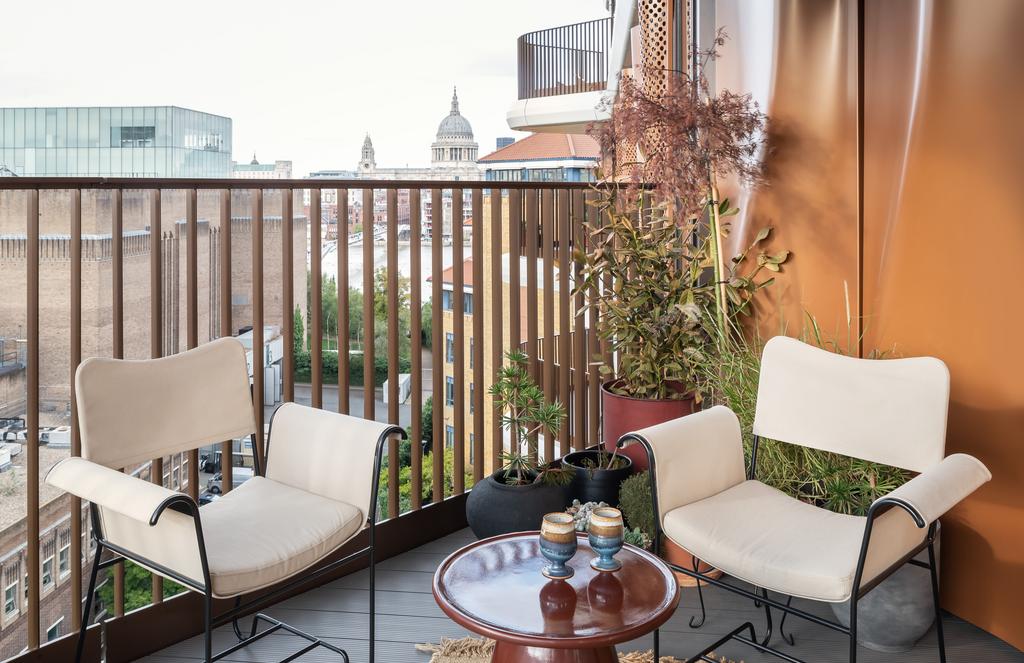 19 Hazeldine 20220915 MH14665-Balcony.jpg