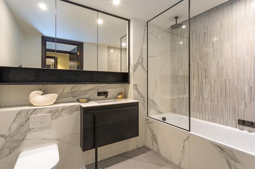 Bathroom dark 3.jpg