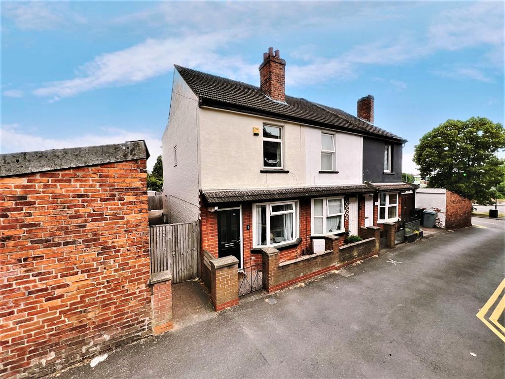 Mount Street, Grantham, NG31 2 bed terraced house for sale £145,000