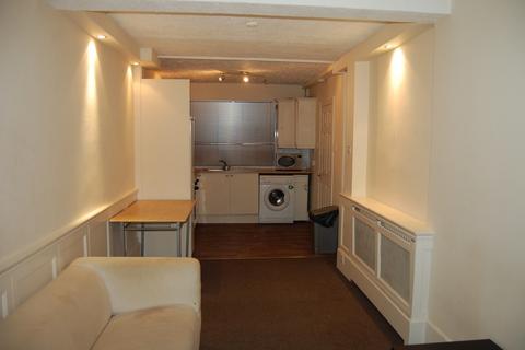 4 bedroom apartment to rent, Doric House, Mace Street