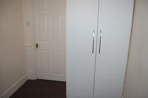 4 bedroom apartment to rent, Doric House, Mace Street