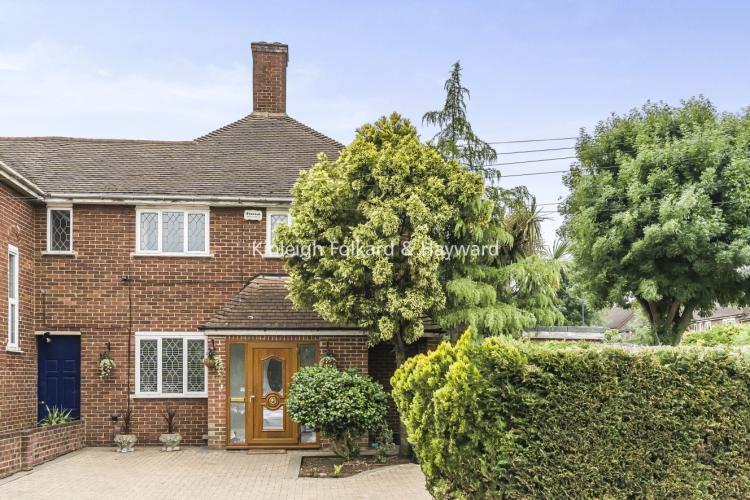 William Barefoot Drive London SE9 3 bed house £2,250 pcm (£519 pw)
