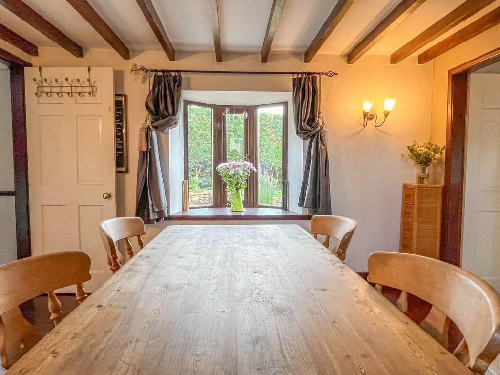 Sitting/Dining Room