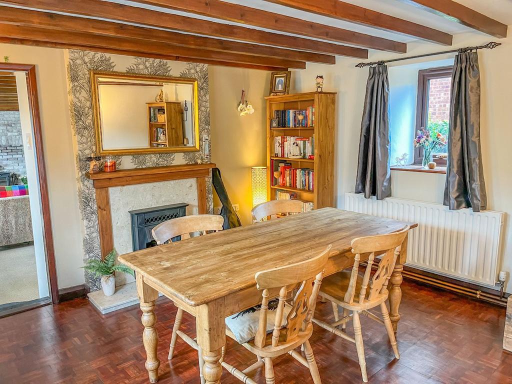 Sitting/Dining Room