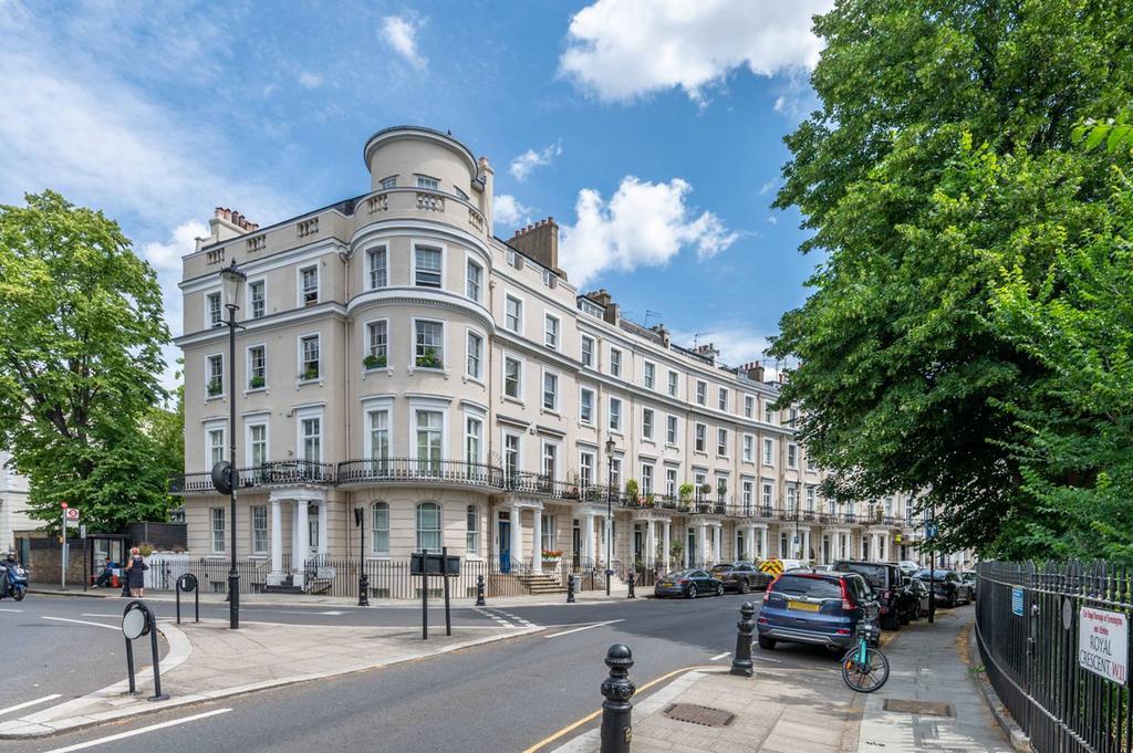 Royal Crescent, Holland Park, London... 2 bed flat for sale £1,000,000