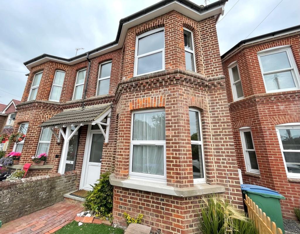 Manor Road, East Preston 2 bed terraced house £1,450 pcm (£335 pw)