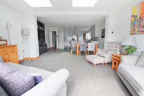 9 Wallis Close, Dartford, DA2 7BE