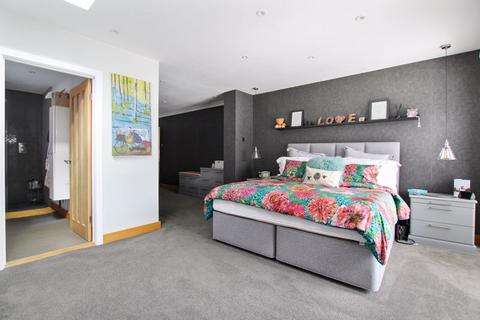 9 Wallis Close, Dartford, DA2 7BE