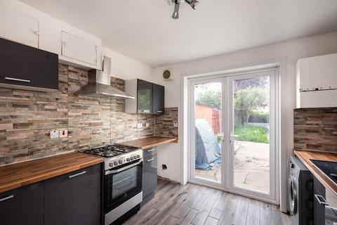 3 bedroom end of terrace house to rent, Burton Green, Clifton, York, YO30