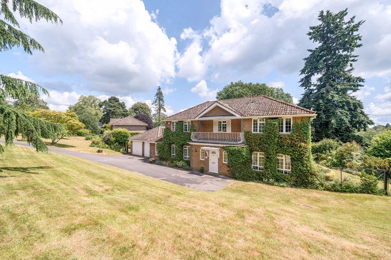 Stoatley Rise, Haslemere 4 bed detached house £1,350,000
