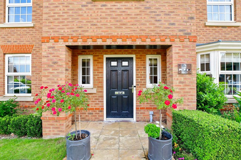 Red Pippin Lane, Preston, Canterbury, Kent 4 bed detached house for
