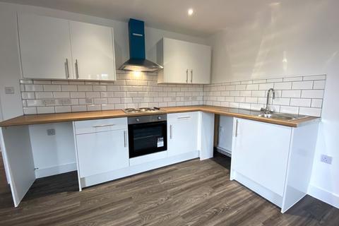 3 bedroom flat to rent, Somerton Road, Newport