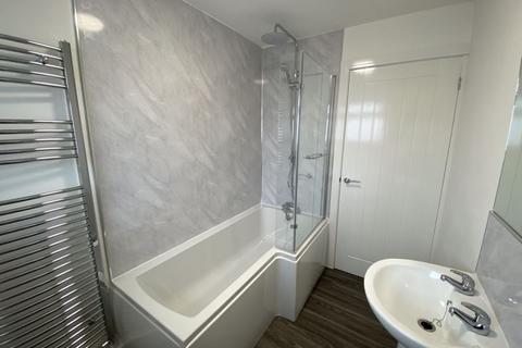 3 bedroom flat to rent, Somerton Road, Newport