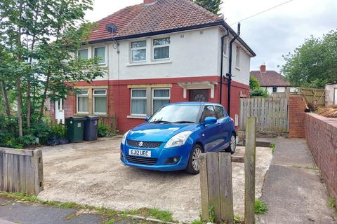 3 bedroom semi-detached house to rent, Malham Avenue, Bradford, BD9