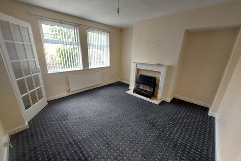 3 bedroom semi-detached house to rent, Malham Avenue, Bradford, BD9