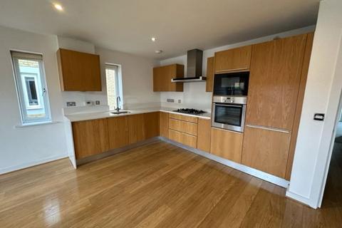 2 bedroom apartment to rent, Station Road, Beaconsfield