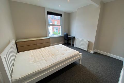 4 bedroom house share to rent, 30 Cowlishaw Road, Ecclesall