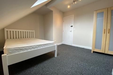 4 bedroom house share to rent, 30 Cowlishaw Road, Sheffield