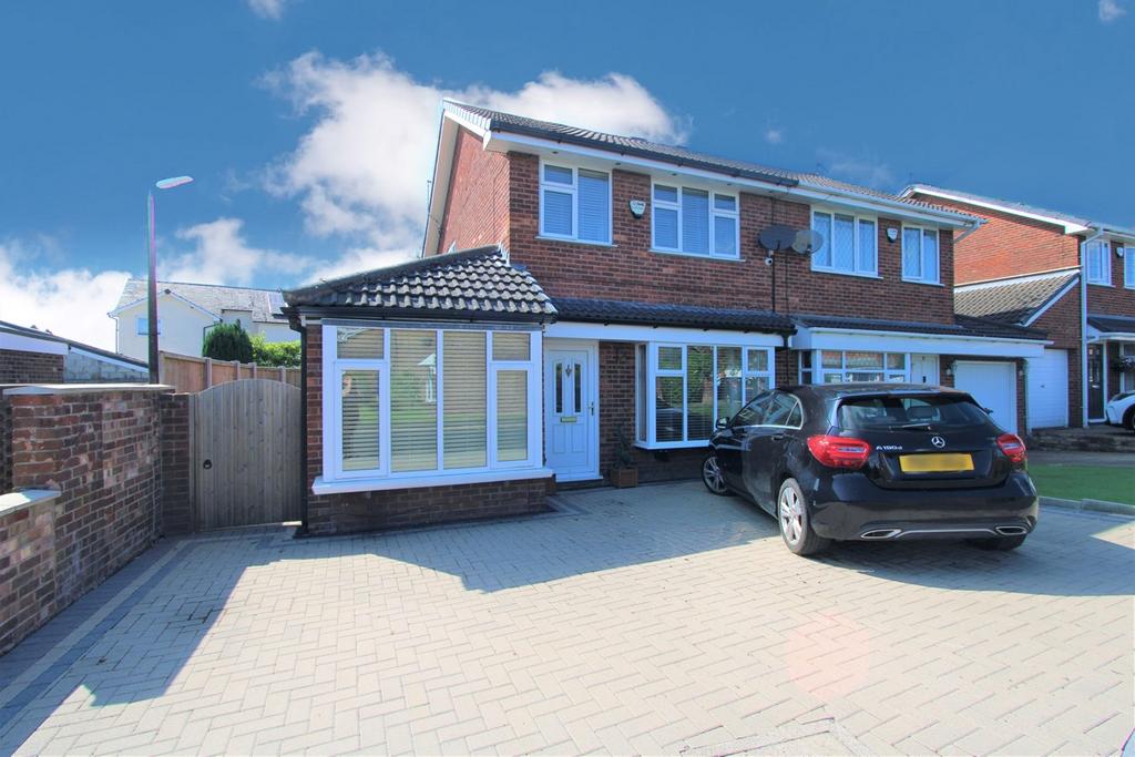 Lower Landedmans, Westhoughton... 3 bed semidetached house £190,000