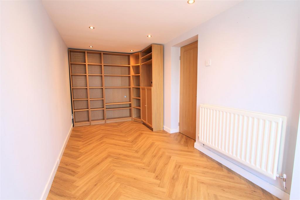 Lower Landedmans, Westhoughton... 3 bed semidetached house £190,000