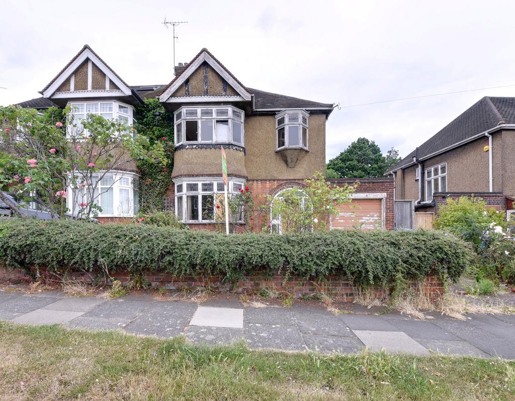 Manor Drive, London, N20 3 bed house £775,000