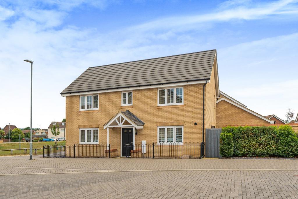 Davy Drive, Shefford, SG17 4 bed detached house for sale £500,000