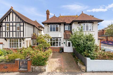 6 Ashley Avenue, Folkestone, CT19 4PT