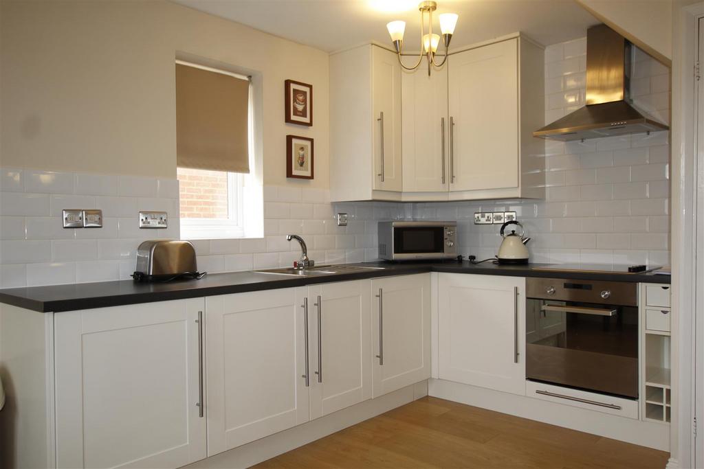 Heron Wharf, Castle Marina, Nottingham 1 bed apartment £850 pcm (£196 pw)