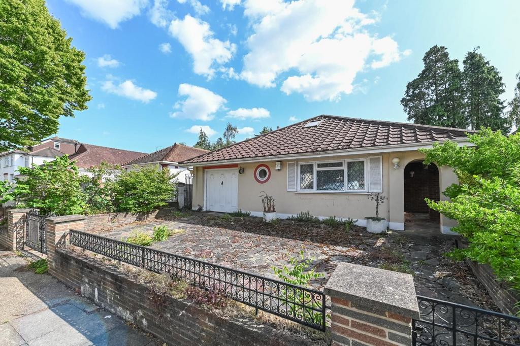 Alexandra Crescent, Bromley 2 bed detached bungalow for sale £550,000