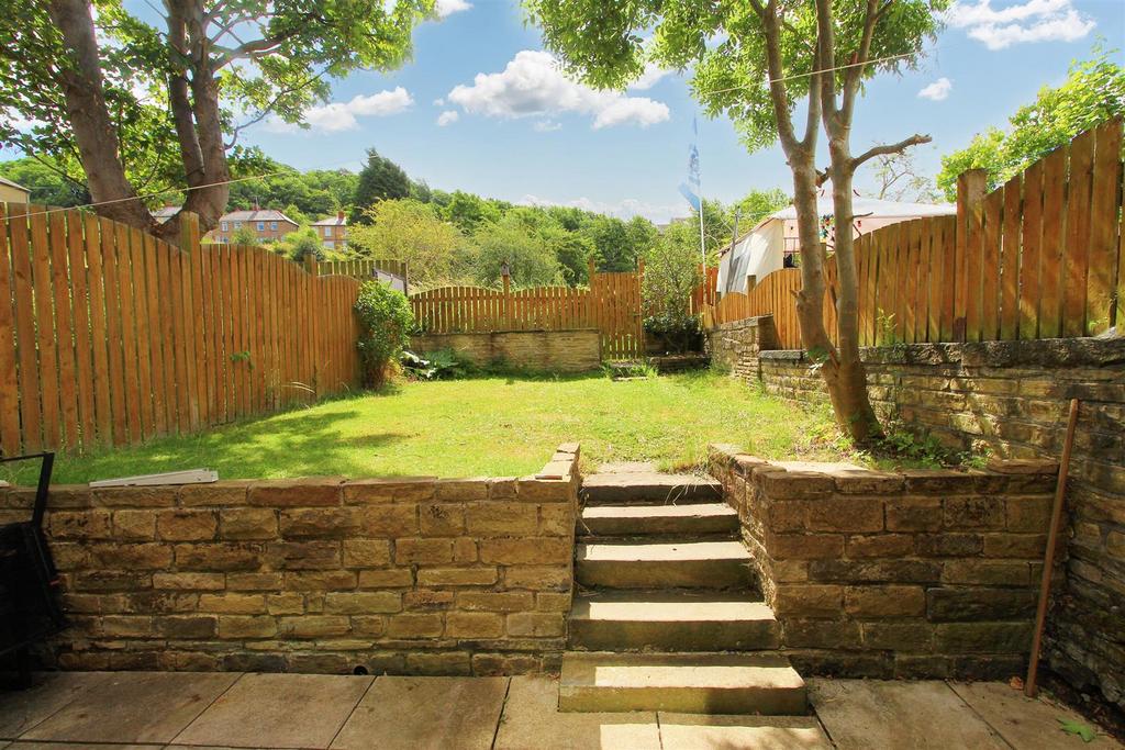 Ravensknowle Road, Moldgreen, Huddersfield HD5 8BN 2 bed terraced house