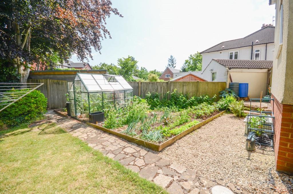 Rear garden pic 2.jpg