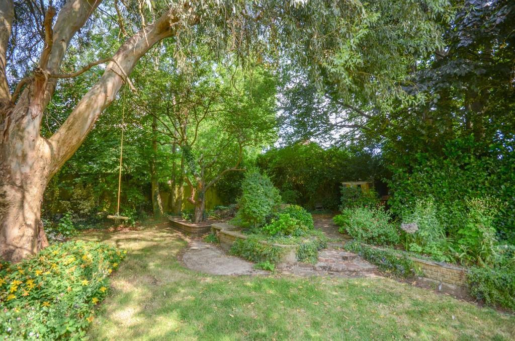 Rear garden pic 3.jpg