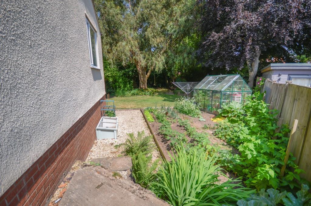 Rear garden pic 6.jpg
