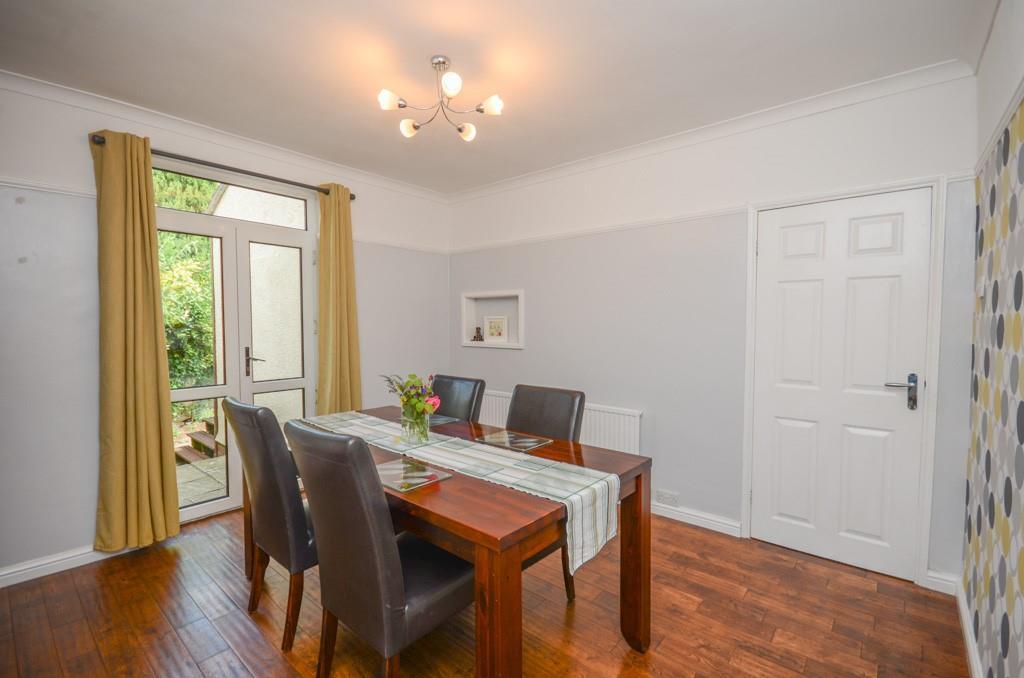 Dining room pic 2.jpg