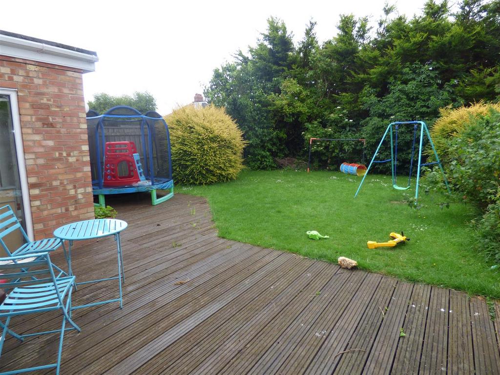 Kingston Drive, Whitley Bay 5 bed semidetached house £1,250 pcm (£