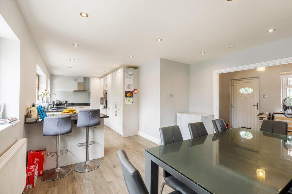 Takeley, Stortford 5 bed detached house £600,000