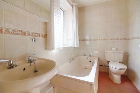 3 Kendal Close, Aylesbury, HP21 7HR